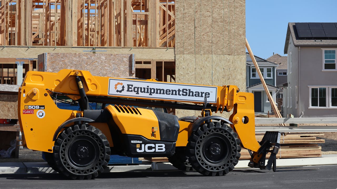 embark construction-site-with-jcb-forklift-in-elk-grove-32386869